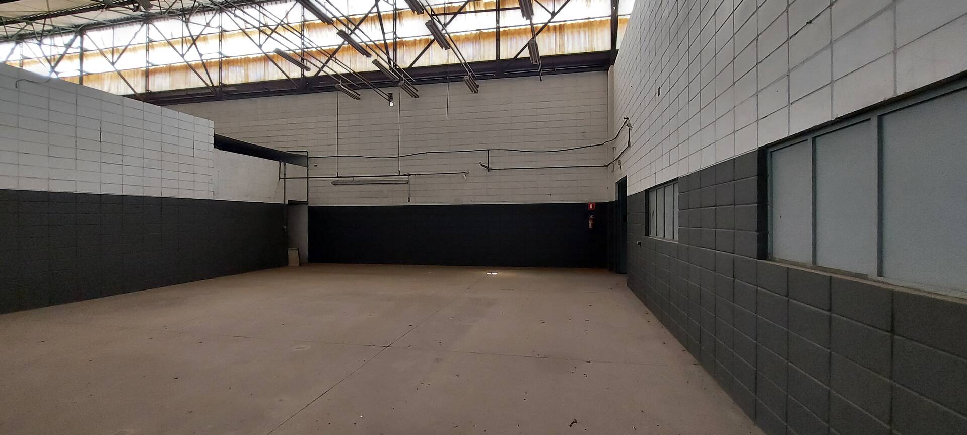 #327 - Sala para Locação em Jacareí - SP