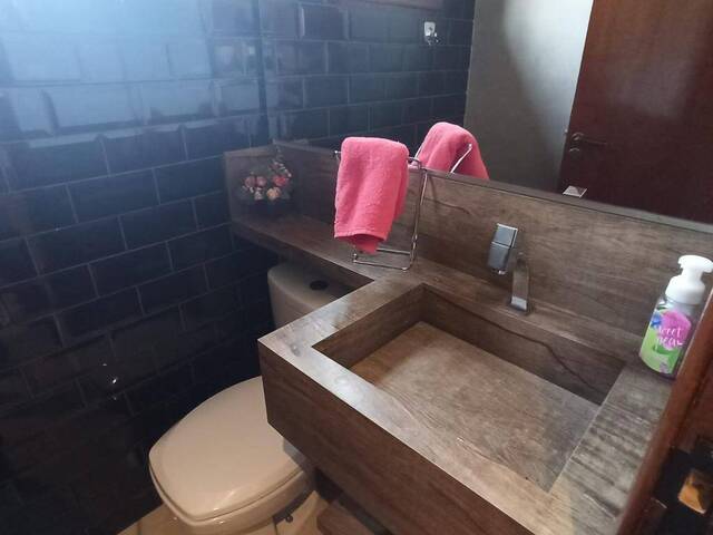 Casa para Venda em São José dos Campos - 4