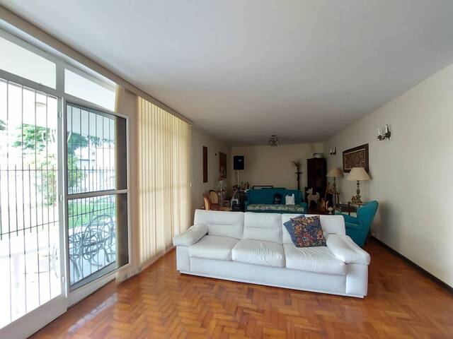 Casa para Venda em São José dos Campos - 4