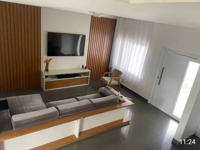 Casa para Venda em São José dos Campos - 4