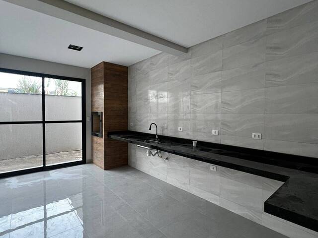 #461 - Casa para Venda em Jacareí - SP