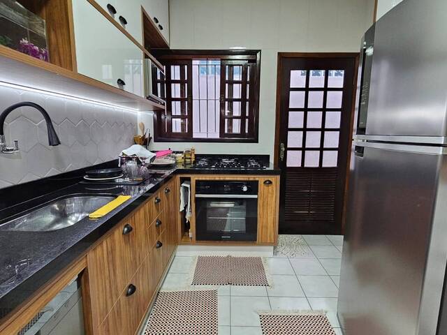 Casa para Venda em São José dos Campos - 4