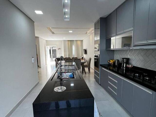 #481 - Casa para Venda em Jacareí - SP