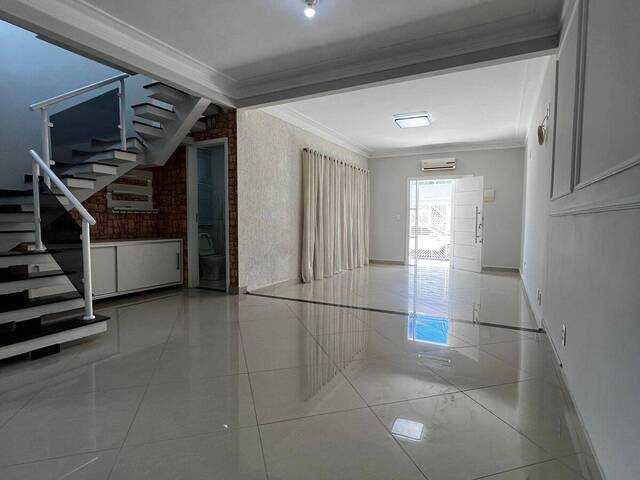 Venda em Loteamento Villa Branca - Jacareí